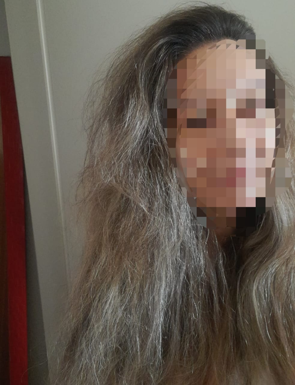 Cabello de Iza reseco antes de aplicar el método